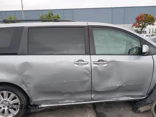 2012 Toyota Sienna XLE with VIN 5TDDK3DC9CS042847, listed as a IAAI auction lot 40970090 with 101,813 mi miles. Bid and sale history available at carsss.com. Image 14.