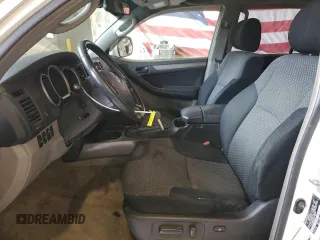 2006 Toyota 4Runner SR5 z VIN JTEBU14R560090066, wystawiony jako Copart lot #56000845 z przebiegiem 219 564 mil mil oraz Szkoda całkowita • Salvage title. Historia ofert i sprzedaży dostępna na DreamBid. Obrazek 7.