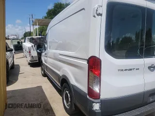 2018 Ford Transit z VIN 1FTYE1CM4JKB42317, wystawiony jako IAAI lot #42558333 z przebiegiem 204 042 mil mil oraz . Historia ofert i sprzedaży dostępna na DreamBid. Obrazek 1.