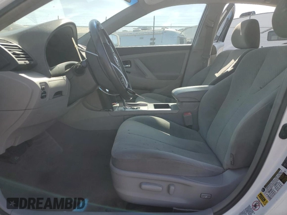 2008 Toyota Camry LE z VIN 4T1BE46K88U734590, wystawiony jako Copart lot #58566685 z przebiegiem 204 814 mil mil oraz Szkoda całkowita • Salvage title. Historia ofert i sprzedaży dostępna na DreamBid. Obrazek 7.