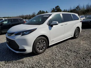 2021 Toyota Sienna LE z VIN 5TDKRKEC3MS046468, wystawiony jako Copart lot #48742995 z przebiegiem 166 555 mil mil oraz Szkoda całkowita • Salvage title. Historia ofert i sprzedaży dostępna na DreamBid. Obrazek 1.