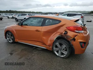 2015 Hyundai Veloster Turbo z VIN KMHTC6AE4FU232986, wystawiony jako Copart lot #55335565 z przebiegiem 127 466 mil mil oraz Szkody całkowita. Historia ofert i sprzedaży dostępna na DreamBid. Obrazek 2.