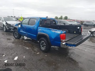 2017 Toyota Tacoma SR5 with VIN 5TFCZ5AN5HX104657, listed as a IAAI auction lot 41937797 with 116,320 mi miles and . Bid and sale history available at carsss.com. Image 3.