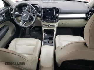 2019 Volvo XC40 Momentum z VIN YV4162UK4K2106806, wystawiony jako Copart lot #53316535 z przebiegiem 99 264 mil mil oraz Szkoda całkowita • Salvage title. Historia ofert i sprzedaży dostępna na DreamBid. Obrazek 8.