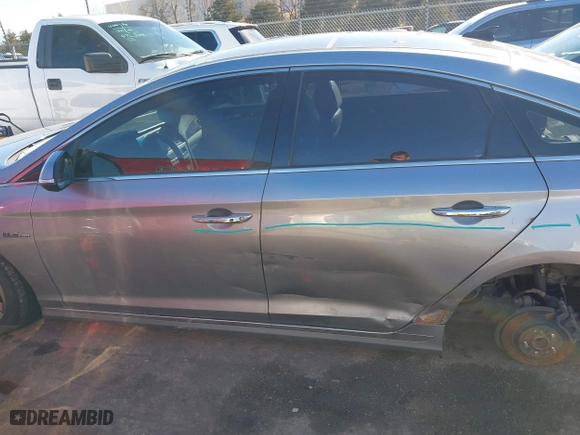2016 Hyundai Sonata Hybrid Limited with VIN KMHE34L1XGA022774, listed as a IAAI auction lot 41333870 with 145,755 mi miles. Bid and sale history available at carsss.com. Image 15.