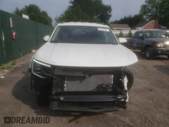 2024 Volkswagen Atlas SE with VIN 1V2DR2CA0RC609512, listed as a Copart auction lot 60120025 with 16,732 mi miles and Salvage title. Bid and sale history available at DreamBid. Image 5.