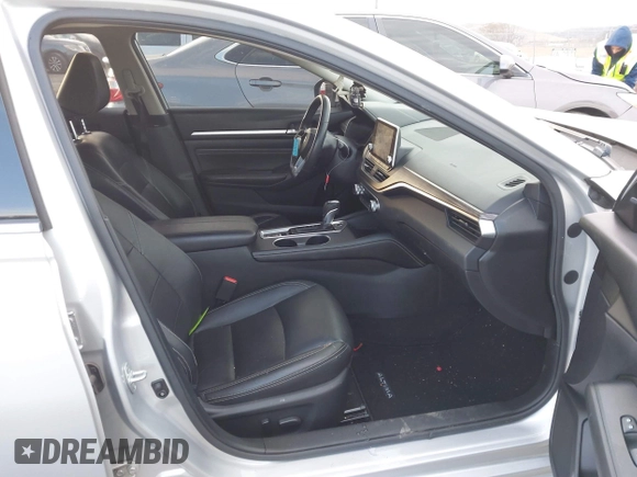 2019 Nissan Altima 2.5 Platinum with VIN 1N4BL4FV9KC100518, listed as a IAAI auction lot 41611860 with 150,216 mi miles. Bid and sale history available at carsss.com. Image 5.