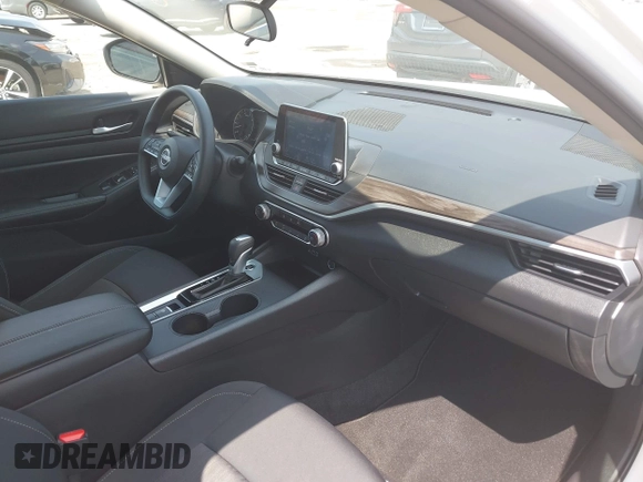 2025 Nissan Altima SV with VIN 1N4BL4DWXSN353315, listed as a IAAI auction lot 41975505 with 6,428 mi miles and . Bid and sale history available at DreamBid. Image 5.