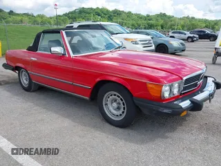1985 Mercedes-Benz 380 z VIN WDBBA45C7FA021767, wystawiony jako IAAI lot #42233781 z przebiegiem 101 833 mil mil oraz . Historia ofert i sprzedaży dostępna na DreamBid. Obrazek 1.