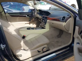 2014 Mercedes-Benz C 250 с VIN WDDGJ4HB7EG195043, выставлен на аукционе IAAI как лот 41725012 с пробегом 87 802 миль миль и . История ставок и продаж доступна на DreamBid. Изображение 5.
