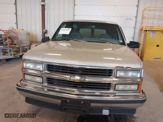 1996 Chevrolet Tahoe Limited with VIN 1GNEC13R4TJ318772, listed as a IAAI auction lot 41953820 with 250,262 mi miles. Bid and sale history available at carsss.com. Image 6.