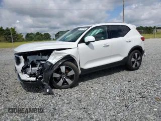2022 Volvo XC40 Momentum z VIN YV4162UK0N2653916, wystawiony jako Copart lot #58498745 z przebiegiem 39 157 mil mil oraz Szkoda całkowita • Salvage title. Historia ofert i sprzedaży dostępna na DreamBid. Obrazek 1.