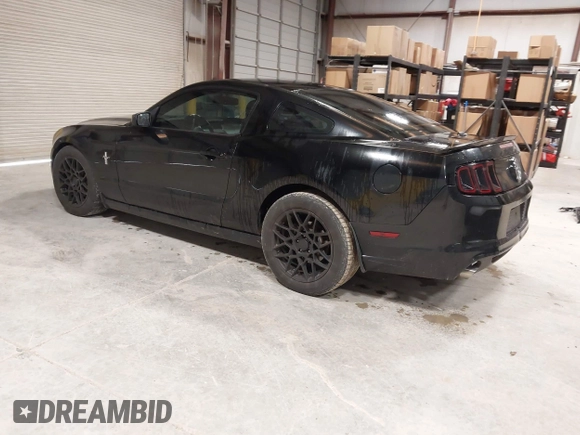 2013 Ford Mustang V6 z VIN 1ZVBP8AM5D5268763, wystawiony jako IAAI lot #42254330 z przebiegiem 127 353 mil mil oraz . Historia ofert i sprzedaży dostępna na DreamBid. Obrazek 3.