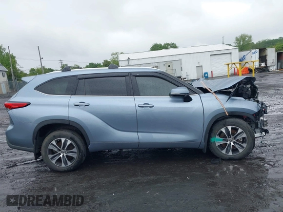 2022 Toyota Highlander XLE with VIN 5TDHZRBH2NS191084, listed as a IAAI auction lot 42329770 with Not provided miles and . Bid and sale history available at DreamBid. Image 12.