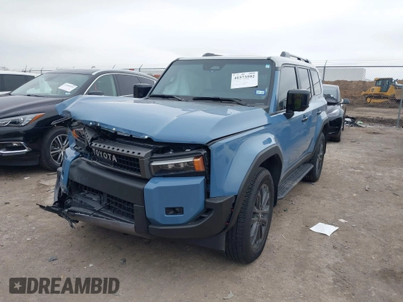 2024 Toyota Land Cruiser z VIN JTEABFAJ9RK015313, wystawiony jako IAAI lot #41573592 z przebiegiem 11 124 mil mil oraz . Historia ofert i sprzedaży dostępna na DreamBid. Obrazek 17.