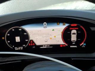 2024 Porsche Cayenne z VIN WP1AA2AY7RDA03399, wystawiony jako Copart lot #42403415 z przebiegiem 24 319 mil mil oraz Szkoda całkowita • Salvage title. Historia ofert i sprzedaży dostępna na DreamBid. Obrazek 9.