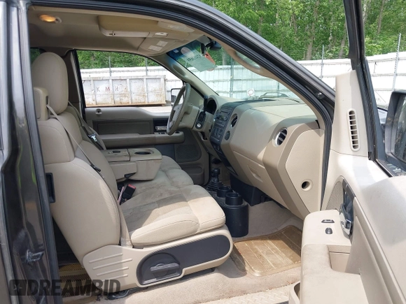 2006 Ford F-150 XLT z VIN 1FTPX145X6NA17017, wystawiony jako IAAI lot #42412659 z przebiegiem 218 939 mil mil oraz . Historia ofert i sprzedaży dostępna na DreamBid. Obrazek 5.
