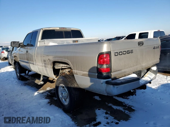 2002 Dodge 2500 z VIN 3B7KF23C42M275654, wystawiony jako Copart lot #42390515 z przebiegiem 196 718 mil mil oraz Szkoda całkowita • Salvage title. Historia ofert i sprzedaży dostępna na DreamBid. Obrazek 2.