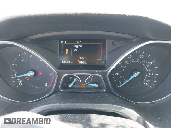 2017 Ford Focus SE z VIN 1FADP3F22HL235085, wystawiony jako IAAI lot #42465812 z przebiegiem 84 419 mil mil oraz . Historia ofert i sprzedaży dostępna na DreamBid. Obrazek 7.