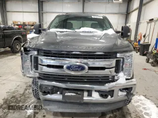 2018 Ford F-250 XL z VIN 1FT7X2B61JEB71609, wystawiony jako Copart lot #45167395 z przebiegiem 107 493 mil mil oraz Szkoda całkowita • Salvage title. Historia ofert i sprzedaży dostępna na DreamBid. Obrazek 5.