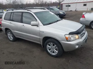 2007 Toyota Highlander Hybrid w/3rd Row with VIN JTEEW21A170045672, listed as a IAAI auction lot 41692056 with 296,983 mi miles. Bid and sale history available at carsss.com. Image 1.