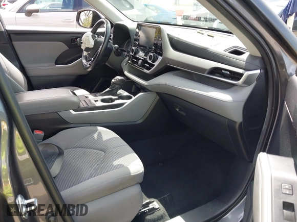2021 Toyota Highlander L with VIN 5TDZZRAH3MS040663, listed as a IAAI auction lot 41945677 with 64,069 mi miles and . Bid and sale history available at DreamBid. Image 5.