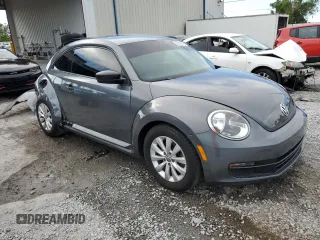 2014 Volkswagen Beetle Entry z VIN 3VWF17AT2EM642942, wystawiony jako Copart lot #60241445 z przebiegiem 70 780 mil mil oraz Szkoda całkowita • Salvage title. Historia ofert i sprzedaży dostępna na DreamBid. Obrazek 4.