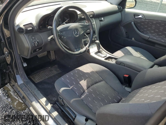 2004 Mercedes-Benz C 230 Kompressor z VIN WDBRN40J64A602392, wystawiony jako Copart lot #60058975 z przebiegiem Nie podano mil oraz Szkoda całkowita • Salvage title. Historia ofert i sprzedaży dostępna na DreamBid. Obrazek 8.