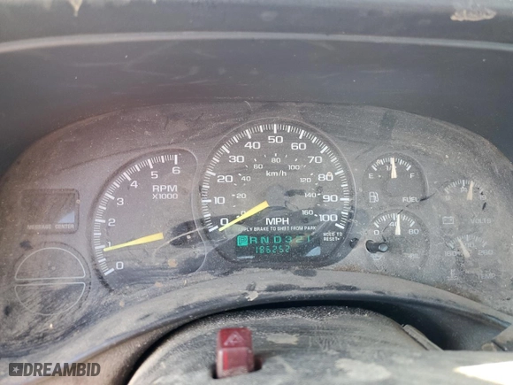 2000 Chevrolet Silverado 1500 with VIN 1GCEC14W7YE202012, listed as a Copart auction lot 44597655 with 186,252 mi miles and Clean Title. Bid and sale history available at carsss.com. Image 9.