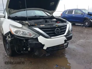2017 Nissan Altima SR z VIN 1N4AL3AP9HC246828, wystawiony jako IAAI lot #41137292 z przebiegiem 132 851 mil mil oraz . Historia ofert i sprzedaży dostępna na DreamBid. Obrazek 6.