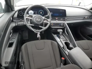2024 Hyundai Elantra SEL z VIN KMHLM4DG0RU817597, wystawiony jako Copart lot #55959615 z przebiegiem 6 012 mil mil oraz Szkoda całkowita • Salvage title. Historia ofert i sprzedaży dostępna na DreamBid. Obrazek 8.