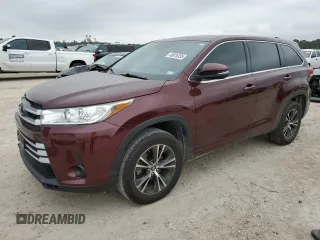 2018 Toyota Highlander LE z VIN 5TDZZRFH8JS245173, wystawiony jako Copart lot #49876335 z przebiegiem 95 090 mil mil oraz Czysty tytuł • Clean title. Historia ofert i sprzedaży dostępna na DreamBid. Obrazek 1.