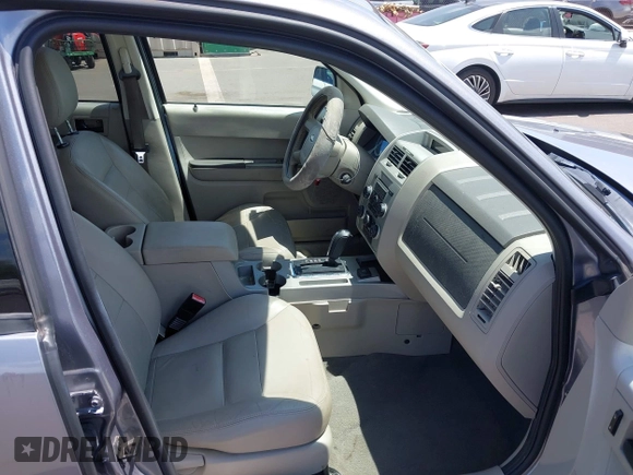 2008 Ford Escape Hybrid z VIN 1FMCU49HX8KC68082, wystawiony jako IAAI lot #42806471 z przebiegiem 104 848 mil mil oraz . Historia ofert i sprzedaży dostępna na DreamBid. Obrazek 5.