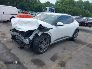 2024 Genesis GV60 z VIN KMUKEDSB0RU021546, wystawiony jako IAAI lot #39977634 z przebiegiem 8107 mil mil oraz . Historia ofert i sprzedaży dostępna na DreamBid. Obrazek 2.