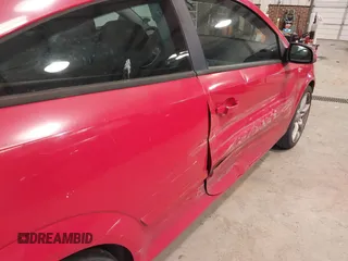 2008 Saturn Astra XR z VIN W08AT271985042566, wystawiony jako IAAI lot #41308563 z przebiegiem 200 192 mil mil oraz . Historia ofert i sprzedaży dostępna na DreamBid. Obrazek 16.