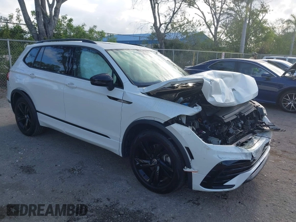 2023 Volkswagen Tiguan SE R-Line Black с VIN 3VVCB7AX0PM092375, выставлен на аукционе IAAI как лот 42176568 с пробегом 25 037 миль миль и . История ставок и продаж доступна на DreamBid. Изображение 1.