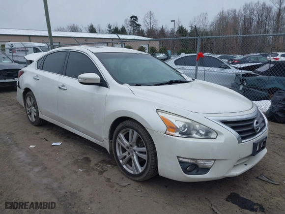 2013 Nissan Altima 3.5 SL with VIN 1N4BL3AP1DC173971, listed as a IAAI auction lot 41330016 with 185,945 mi miles. Bid and sale history available at carsss.com. Image 1.