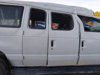 2000 Ford Econoline Passenger XL with VIN 1FBSS31L0YHA29853, listed as a IAAI auction lot 40940191 with 205,768 mi miles and . Bid and sale history available at DreamBid. Image 8.