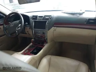 2007 Lexus LS 460 with VIN JTHBL46F575037110, listed as a IAAI auction lot 41736945 with 195,883 mi miles. Bid and sale history available at carsss.com. Image 5.