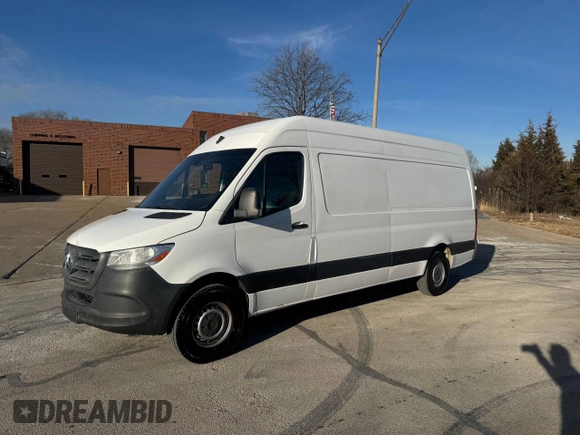 2019 Freightliner Sprinter z VIN WDRPF1CD0KT009249, wystawiony jako Copart lot #45033195 z przebiegiem Nie podano mil oraz Szkody całkowita. Historia ofert i sprzedaży dostępna na DreamBid. Obrazek 2.