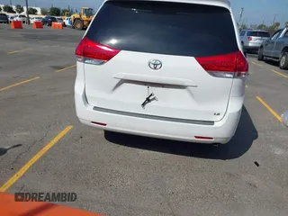 2011 Toyota Sienna LE AAS with VIN 5TDKK3DC1BS040029, listed as a IAAI auction lot 42087897 with 132,843 mi miles. Bid and sale history available at carsss.com. Image 16.