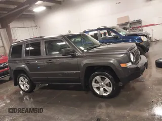 2016 Jeep Patriot Latitude with VIN 1C4NJRFB4GD522942, listed as a IAAI auction lot 40929024 with 86,954 mi miles. Bid and sale history available at carsss.com. Image 13.