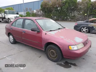 1996 Nissan Sentra XE z VIN 1N4AB41DXTC727761, wystawiony jako IAAI lot #42101097 z przebiegiem 222 328 mil mil oraz . Historia ofert i sprzedaży dostępna na DreamBid. Obrazek 1.