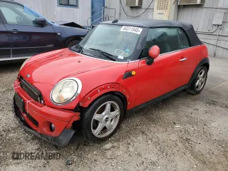 2009 MINI Convertible z VIN WMWMR33549TU95683, wystawiony jako Copart lot #60311545 z przebiegiem 100 973 mil mil oraz Czysty tytuł • Clean title. Historia ofert i sprzedaży dostępna na DreamBid. Obrazek 1.
