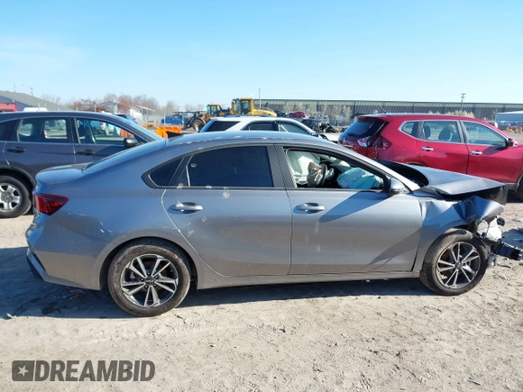2024 Kia Forte LXS with VIN 3KPF24ADXRE802833, listed as a IAAI auction lot 42059433 with 9,734 mi miles and . Bid and sale history available at DreamBid. Image 12.