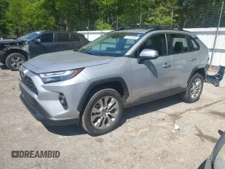 2023 Toyota RAV4 XLE Premium z VIN 2T3A1RFV4PW405924, wystawiony jako Copart lot #51875765 z przebiegiem 3 905 mil mil oraz Szkoda całkowita • Salvage title. Historia ofert i sprzedaży dostępna na DreamBid. Obrazek 1.