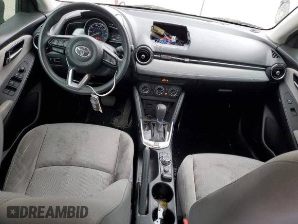 2019 Toyota Yaris L z VIN 3MYDLBYV6KY514188, wystawiony jako Copart lot #57063665 z przebiegiem 42 478 mil mil oraz Szkoda całkowita • Salvage title. Historia ofert i sprzedaży dostępna na DreamBid. Obrazek 8.