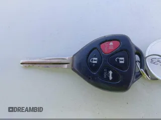 2008 Toyota Avalon XL z VIN 4T1BK36B48U318961, wystawiony jako IAAI lot #39317874 z przebiegiem 334 707 mil mil oraz . Historia ofert i sprzedaży dostępna na DreamBid. Obrazek 11.
