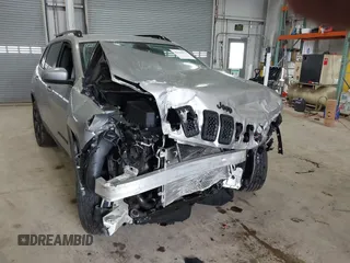 2020 Jeep Cherokee Altitude z VIN 1C4PJMLX6LD501886, wystawiony jako IAAI lot #42118677 z przebiegiem 41 853 mil mil oraz . Historia ofert i sprzedaży dostępna na DreamBid. Obrazek 6.