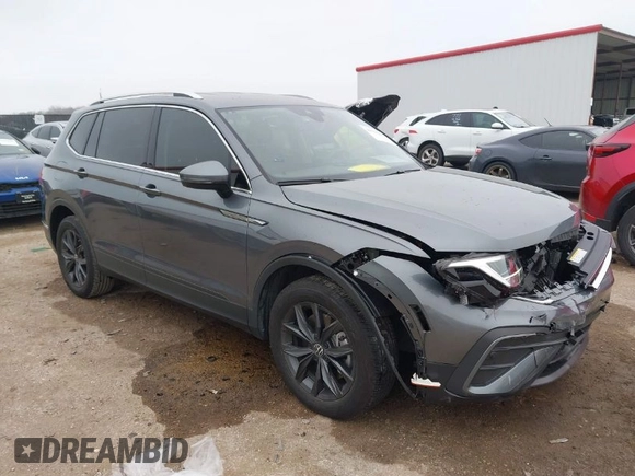 2024 Volkswagen Tiguan SE with VIN 3VV3B7AX2RM068498, listed as a IAAI auction lot 41531195 with 14,778 mi miles and . Bid and sale history available at DreamBid. Image 1.